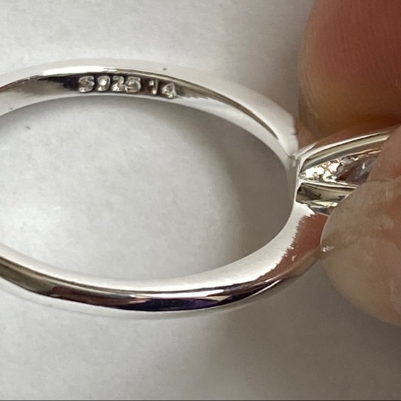 Silver toned single stone ring - Picture 3 of 3